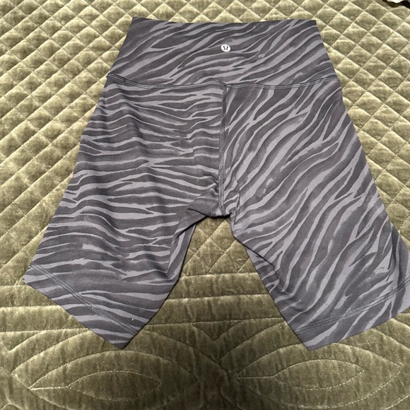 Lululemon Wunder Train High Rise Short 8" Le Tigre Camo Deep Coal Multi Size 6 - Picture 4 of 7